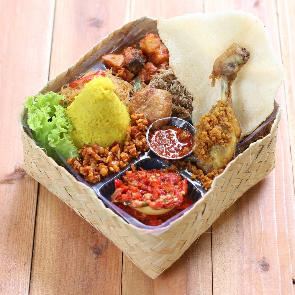 nasi tumpeng karakter
